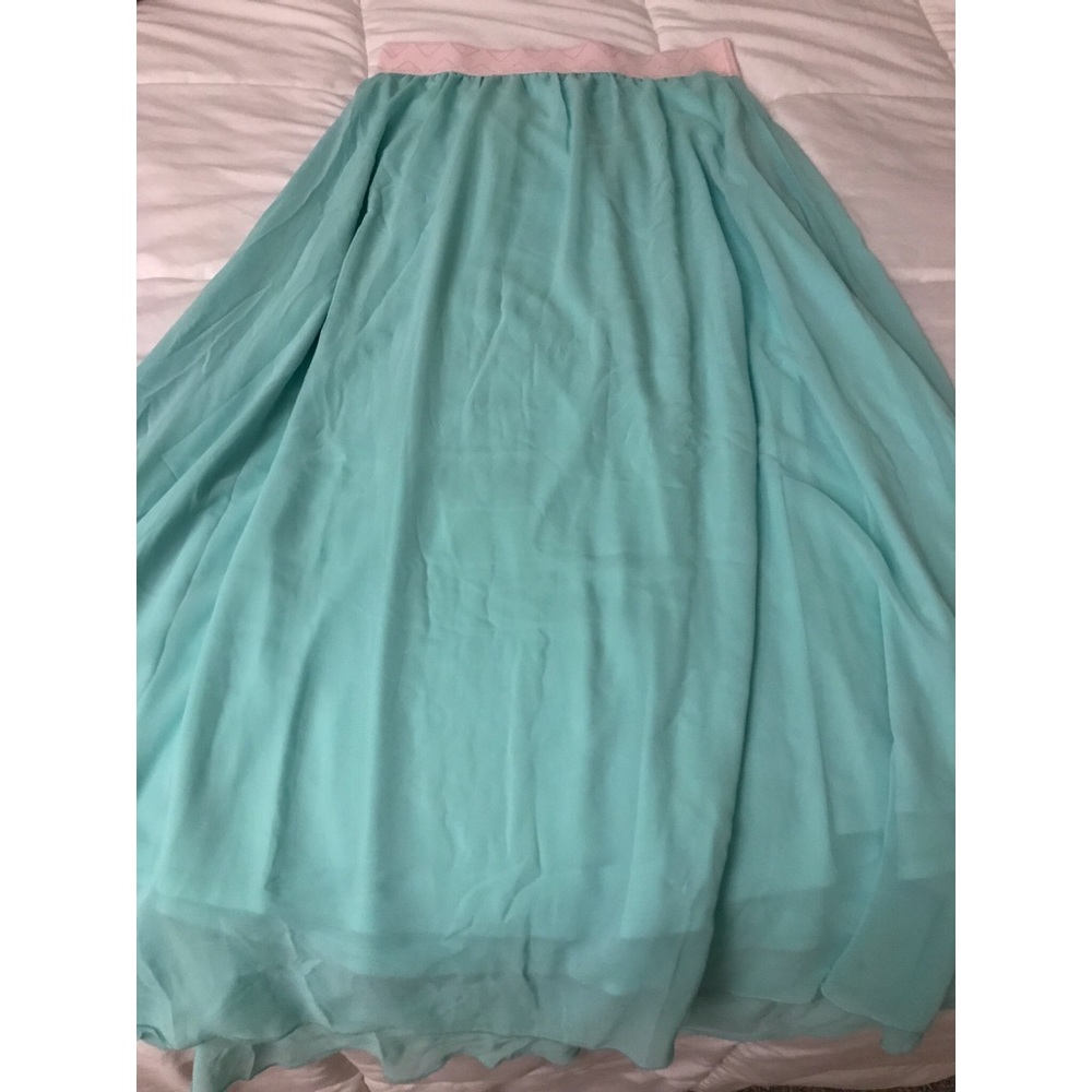 Medium Tiffany blue LuLaRoe Lucy